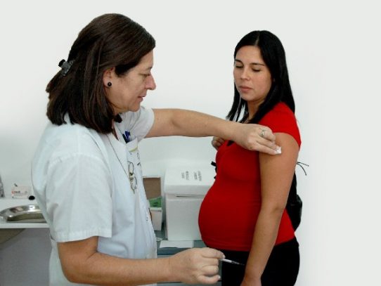 Piden a embarazadas vacunarse contra la influenza