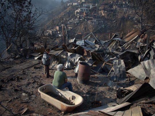 Piñera viajó a Valparaíso, devastada por un fuerte incendio