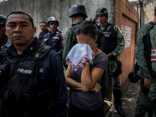 Al menos 25 presos muertos y 20 policías heridos en motín en comisaría venezolana