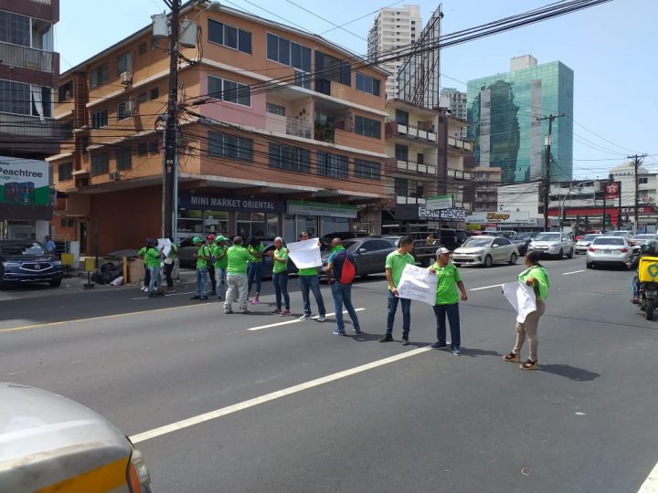 Trabajadores de empresa contratista del IDAAN protestan por falta de liquidación