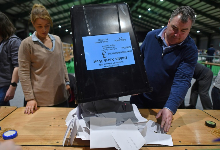 Irlanda cuenta sus votos tras una elección legislativa muy reñida