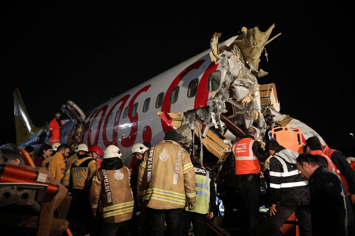 El saldo de accidente de avión en Estambul sube a 120 heridos