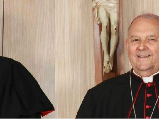 Papa admite renuncias de obispos auxiliares Pablo Varela Server y Uriah Ashley