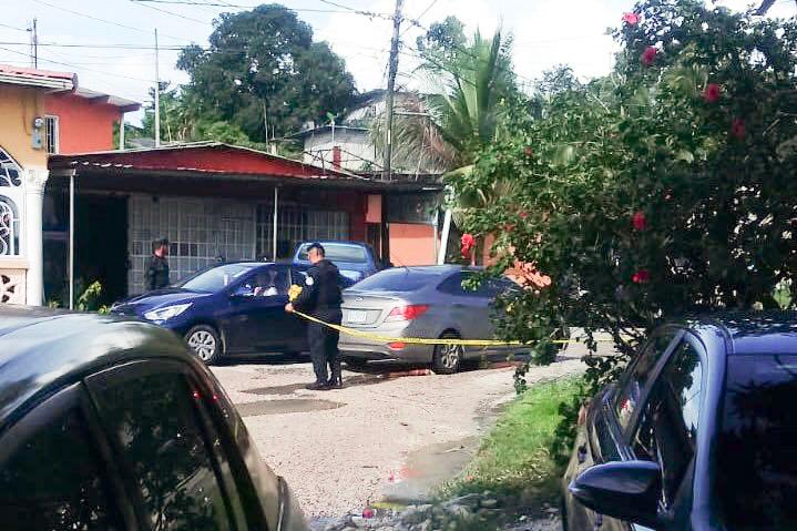 Hombre es asesinado dentro de su casa en Puerto Escondido de Colón