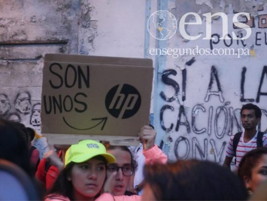 Protestas en la 5 de Mayo y Vía España contra reformas a la Constitución