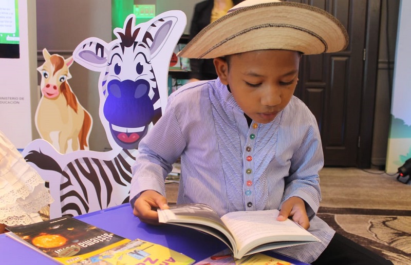 Meduca dotará a las escuelas de un millón de libros de cuentos para armar bibliotecas por aula
