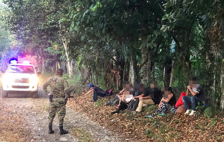 Detienen a 9 nicaragüenses por movilizarse de manera ilegal en Chiriquí