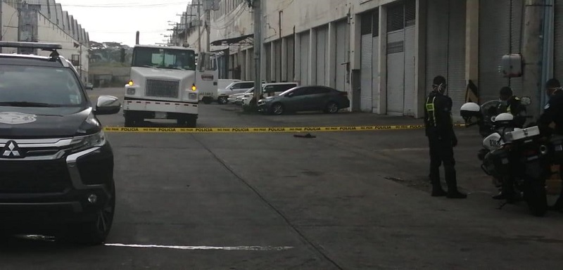 Mujer muere tras ser atropellada por un camión articulado en Colón