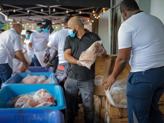Donan  6,500 libras de cerdo a los voluntarios de Panamá Solidario