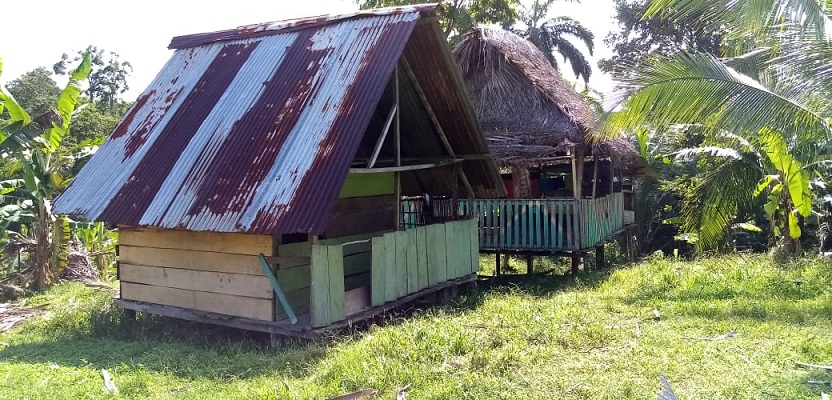 Trasladan materiales para mejorar viviendas a familias afectadas en Calovébora