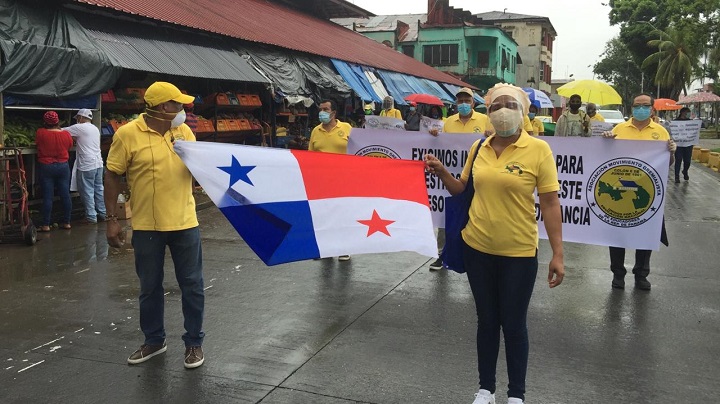 Educadores protestan en Colón, piden acceso a Internet para 800 mil estudiantes del país