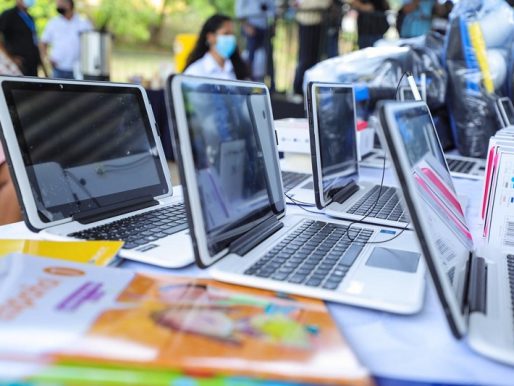 Precio bajo y exigencia de IA ponen en riesgo licitación de laptops del MEDUCA