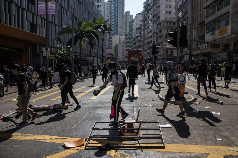 Violencia y caos en nueva jornada de de protestas en Hong Kong